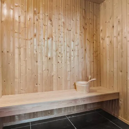 בית נופש Lovely In With Sauna *